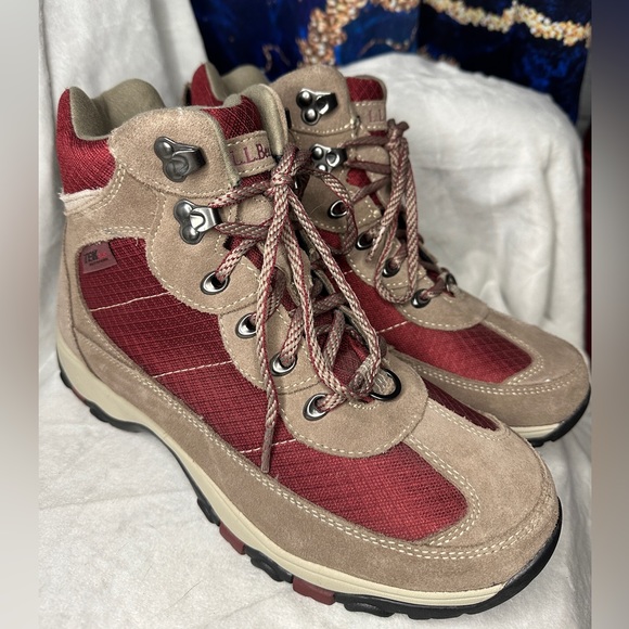 L.L. Bean. Women’s Insulated Waterproof Outdoor Adventure Hiking Boots. Size 9. - Picture 1 of 7